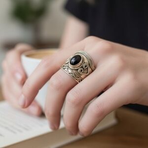 ✨️Vintage Sterling Silver and Onyx Wide Band Ring! Size 5.5!